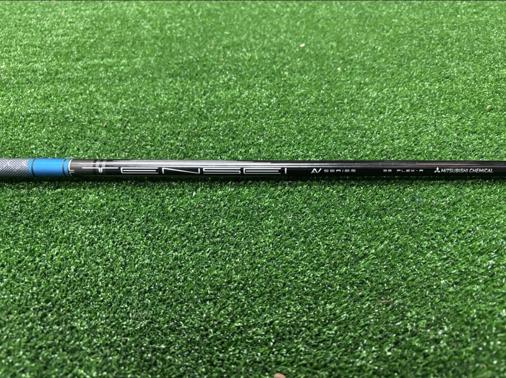 Titleist 915 D2 9.5° Driver / Regular Mitsubishi Tensei AV Blue 55 R Shaft