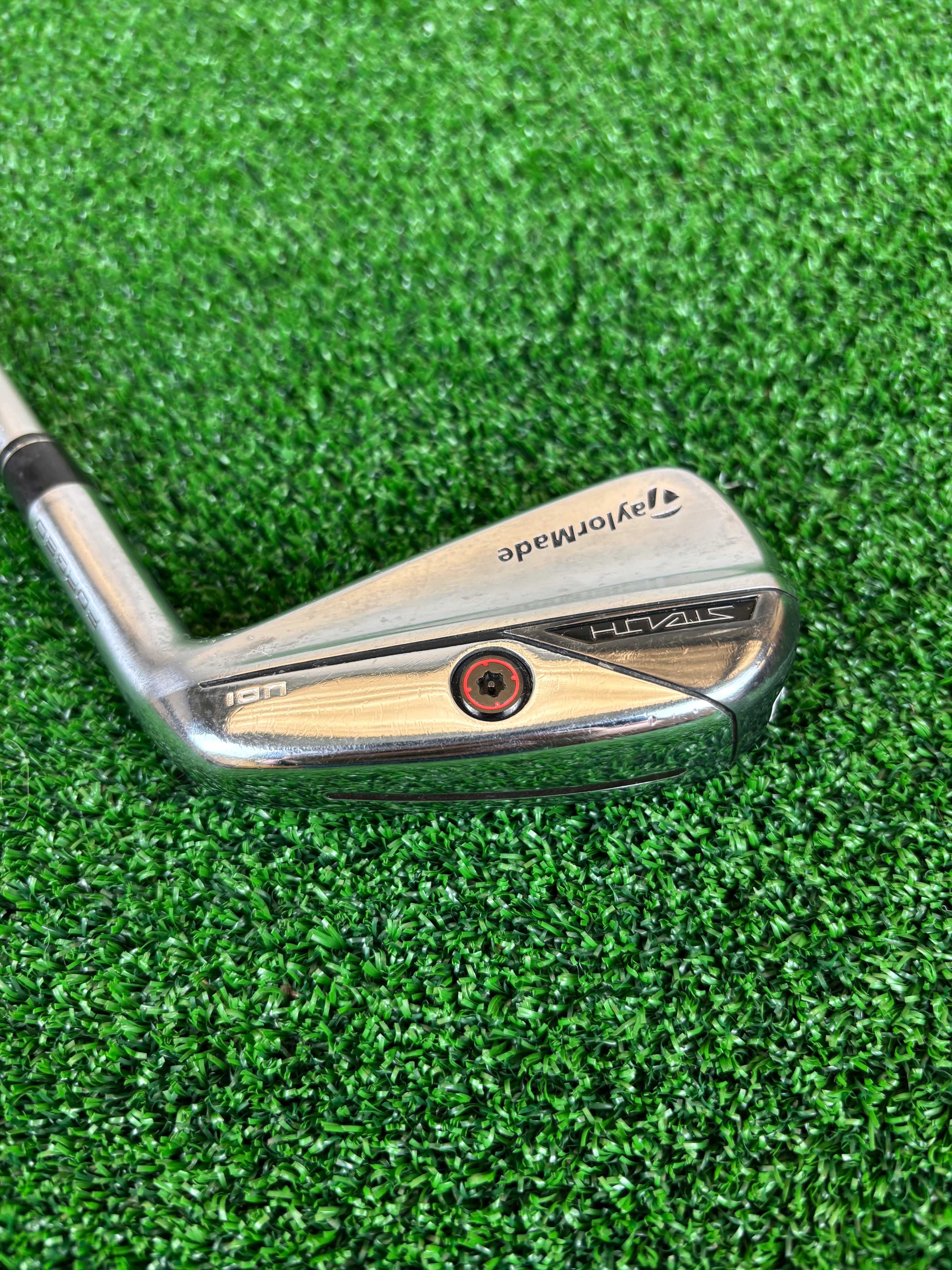 TaylorMade Stealth UDI 18° 2 Iron / Stiff Aldila Ascent 90HY S Graphite Shaft